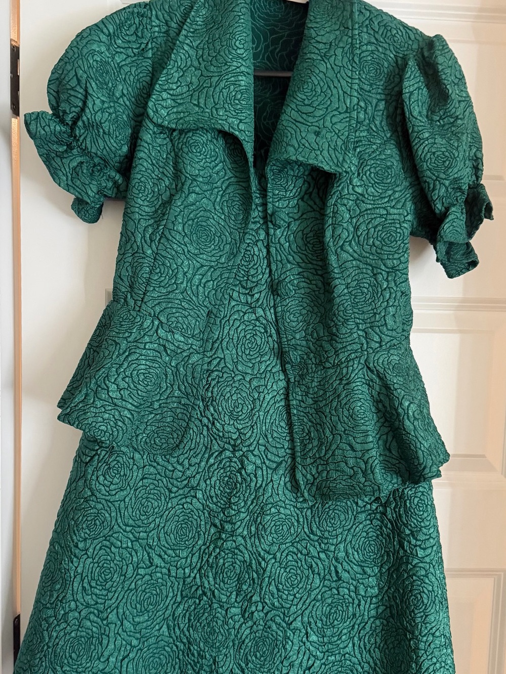 Elegant Textured Green Midi Dress with Puff Sleeves